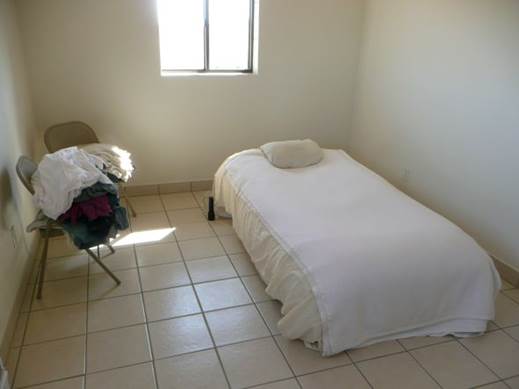 A bed in a room

Description automatically generated with medium confidence